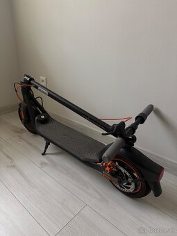 Elektrokolobežka Ninebot F40e - 3
