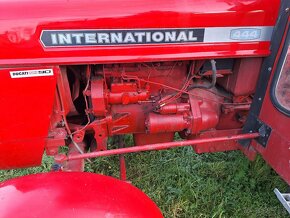 Predam traktor INTERNATIONAL 444 - 3