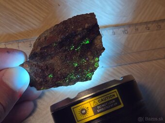Uránový minerál #22 - UV aktívny (Muráň, SR) - 3