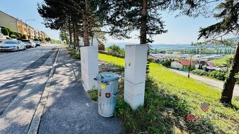 Na predaj slnečný stavebný pozemok 631 m2 v Partizánskom – č - 3