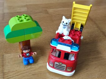 Lego Duplo 10901 Hasičské auto - 3