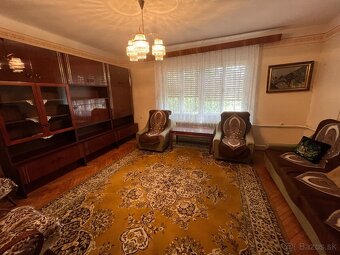 Rodinný dom s veľkým pozemkom na hlavnej ulici - Bešeňov - 3