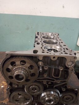 Predám blok motora Mercedes Sprinter - 3