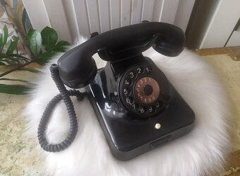 Starý bakelitový telefon - 3