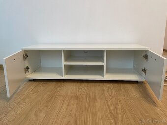 Skrinka pod TV - 3