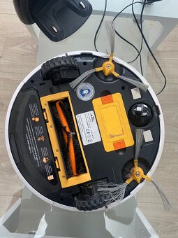 Robotický vysávač ETA - 3