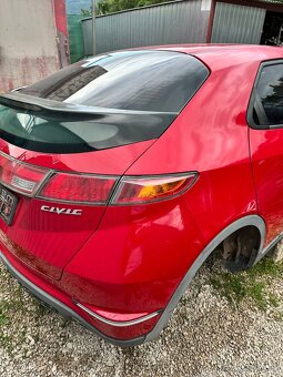 Predám rádio Displej Budíky Spinacka Kufor Sklo HONDA CIVIC - 3