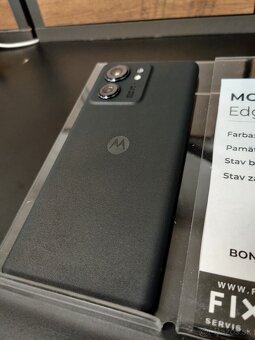Motorola Moto Edge 40 256GB - Čierna - 3