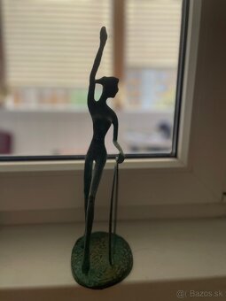 Bronzová soška – gymnastka 🤸✨ - 3