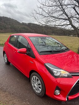 Toyota Yaris Hybrid - 3