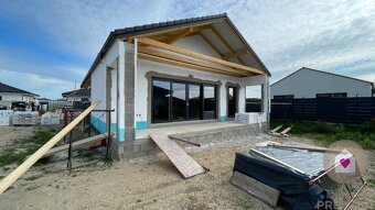 Krásny 4 izbový RD bungalov 114,25 m2 na pozemku 494 a 533 m - 3