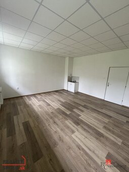 Na prenájom. Kancelárske a skladové priestory Zvolenská cest - 3