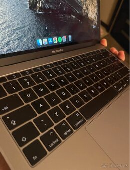 MacBook Pro 2016 – 13” Retina, 256GB SSD, 8GB RAM, Intel i5 - 3