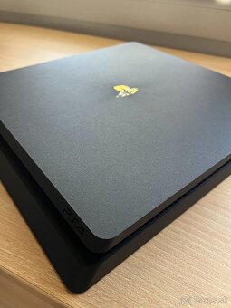 PlayStation 4 Slim - 3