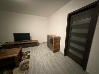 HZ-23 Na prenájom celkom zariadený 2 izbový byt v Komárne - 3