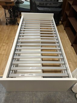 Predám Posteľ v dobrom stave s výsuvnými šuplíkmi - 3