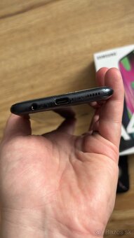 Samsung Galaxy A40 (64 GB) - 3