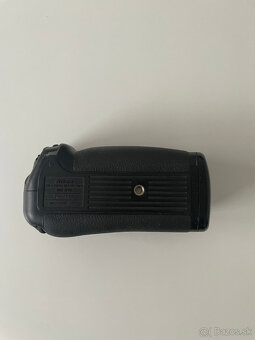 Nikon MB-D10 battery grip - 3