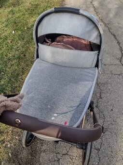 Vanička cybex priam 4.0. s adaptermi - 3