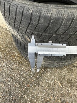 Gumy Barum 255/55 r18 zimne - 3