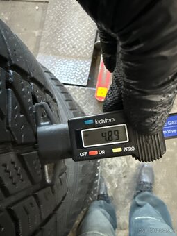 Zimné pneu 235/60R18 viem aj prezuť - 3