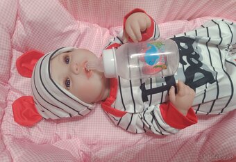 Realisticka bábika chlapec Max - 3