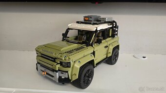 LEGO Technic Land Rover Defender 42110 - 3