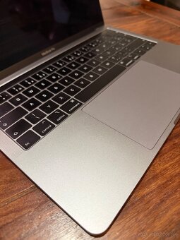 MacBook Pro 13” 2019 – Intel Core i5, 8 GB RAM - 3