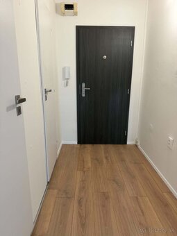 PREDÁM garsónku s balkónom v Senici - 3