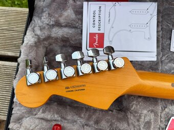 Fender American Ultra Stratocaster 2021 – Texas Tea - 3