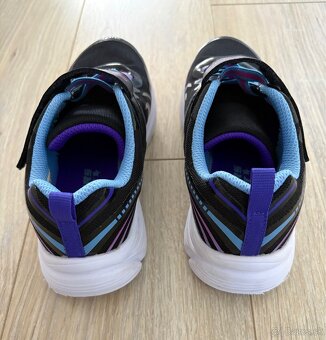 TENISKY SKECHERS - v. 31 - 3