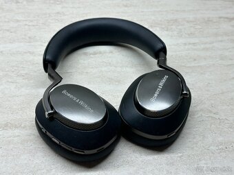 Bowers & Wilkins PX8 - 3