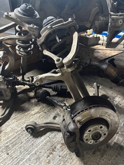 Audi a6c6 predné otoče/tehlice komplet - 3