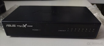 Predám 8 portový switch - 3