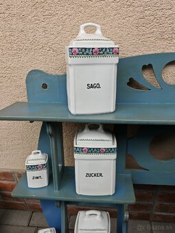 Koreničky v poličke - 3