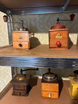 Starožitný mlynček na kávu - 3