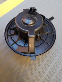 Predam nový vstavaný vnútorný ventilator vw golf 6 (r.2009- - 3