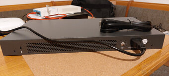 TPLINK 24port gigabit switch - 3
