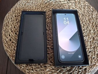 Samsung Galaxy Z Flip6 Silver Shadow - 3