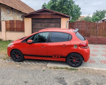 Peugeot 208, 2015 1.2 benzín,manuál - 3