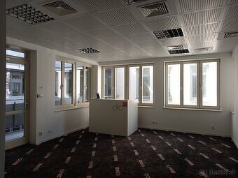 Dvojpodlažný priestor v centre Košíc pri pešej zóne - 3