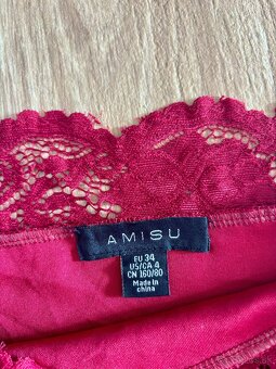 Červené čipkované dámske šaty AMISU - 3