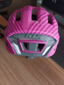 Dievčenská cyklistická prilba veľkosť M. - 3