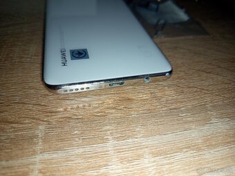 Huawei P30 Lite biely, krabica, púzdra a ochranné sklo, - 3