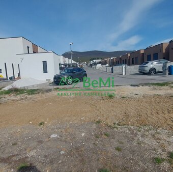 Predaj stavebný pozemok Nitrianske Hrnčiarovce 1021m2 (211-1 - 3