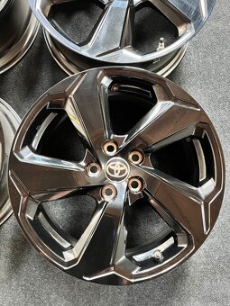 5x114,3 R18 Originál ALU Toyota RAV4 5.Gen.- černé - senzor - 3