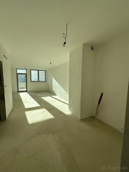 Unikátny dizajnový 1-izbový byt s terasou v centre Trenčína - 3