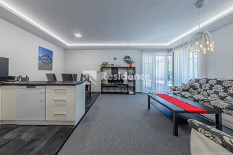 Priestranný apartmán s terasou na predaj – len 100 m od aqua - 3