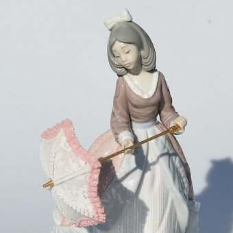LLadró Zberateľská porcelánová soška - Dievčina so slnečníko - 3