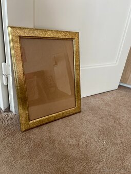 Predám IKEA VIRSERUM rám, zlatá farba, 30x40 cm - 3